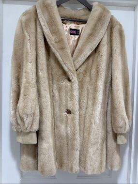 Vintage 1970s Women's Beige Faux Fur & Suede Coat. Made in England. Size M/L